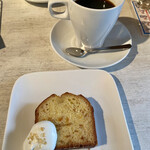 プレジール・ドゥ・ルフ - 本日のパウンドケーキ（オレンジピール） ¥450
            ブレンドコーヒー ¥450