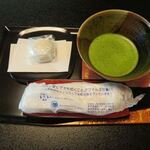 三養荘 - お抹茶・薯蕷まんじゅう