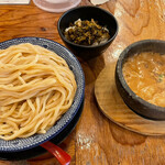 下品なぐらいダシのうまいラーメン屋 - 