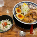 下品なぐらいダシのうまいラーメン屋 - 