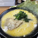 ライスとらーめん 立川家 - 家系豚骨塩ラーメン　700円麺大盛　100円