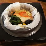 釜寅 - 金目鯛釜飯を手前から見る。