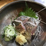楽座 - 釣りアジ刺身・￥690。もー少し食べたいな。