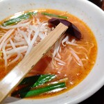 上海華龍 - 【2022.6.6(月)】本日の日替わり①(辛みそラーメン&半チャーハン)850円の辛みそラーメン