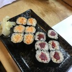 楽座 - ウニ＆マグロも巻物で。形が整っている＆切り口はサスガです。