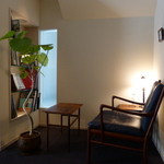 ゼンカフェ - お一人様席もあって、良い感じ♪