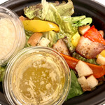 ヴィノテカ・メッシーナ - 手作りベーコンの美味しさに震えるシーザーサラダ