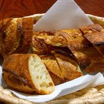 パン・デ・フィロゾフ - バゲット340円税込。