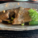 いそ萬 - 煮魚定食の煮魚…デカい。