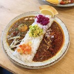 VOUL - ダブルソースカレー/桜島どりを使用したチキンカレーとキーマカレーのあいがけカレー