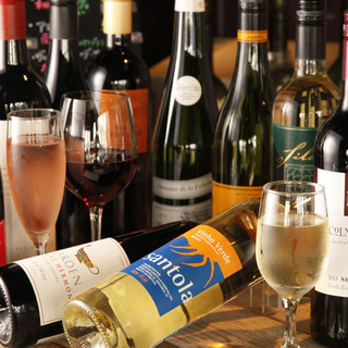 世界各国のこだわりワインを種類豊富に取り揃えております！