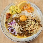 VOUL - 超粗挽き肉を使用したキーマカレーに炙りチーズトッピング