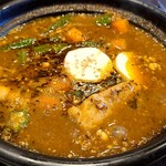 スープカリー ばぐばぐ - 豚挽き肉と山芋の納豆スープカレー辛口に豚の角煮トッピング
