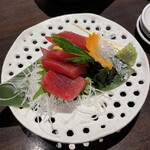 旬菜炭焼 玉河 - 生マグロ刺身680円