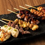 炭火と笑いの台所 とりすけ 難波本店 - 本日のおすすめ焼鳥8本盛り
