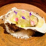 merachi - 美しいビジュアルの南三陸産牡蠣のトマトコンソメジュレ