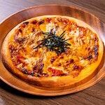 炭火と笑いの台所 とりすけ 難波本店 - 人気の照り焼きピザ
