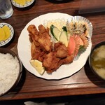 喫茶マック - 日替わりランチ　700円　今日は鶏の唐揚げ　ご飯は半分にしてもらいました