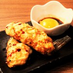 炭火と笑いの台所 とりすけ 難波本店 - つくね単品（卵黄）