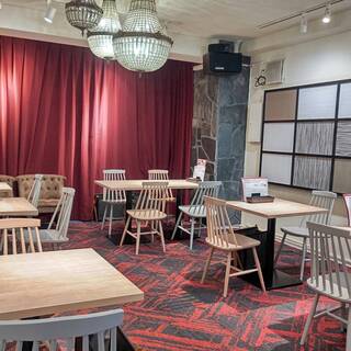 雑居ビルの中にオーセンティックな店内