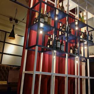 ワイン・シャンパンは全１００種ご用意しております！