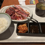 炭火焼肉HONMACHI - 