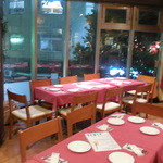 ラ コルメナ - シックにまとまっている店内