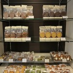 シャンドワゾー - 焼菓子棚