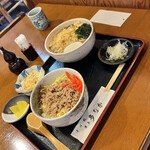 Sobadokoro Tanaka - そぼろご飯とたぬき蕎麦　880円