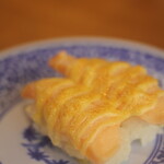 Muten Kurazushi - あぶりチーズサーモン