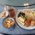 神戸餐館 - 大皿にてんこ盛り、茶碗には麻婆豆腐と中華粥