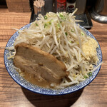 ラーメン燈郎 - 濃厚らーめん並盛り（980円）