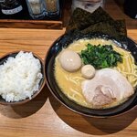 壱角家 - 味玉ラーメン醤油＋無料ライス