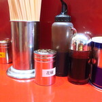 ラーメン二郎 - 卓上調味料