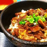 神戸牛衛門 - 牛すじ丼（中）