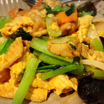 中国料理 青島飯店 - 豚肉とたまご、きくらげ、青梗菜の炒め物