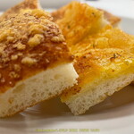 ガストロノミア ヨシ - チーズパン さくっとした食感に濃厚なチーズの香り