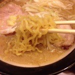 麺屋 マルニ - 味噌￥７５０のやや細麺