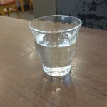 玉仙楼 - セットの日本酒（八海山）は常温でちょこっと提供