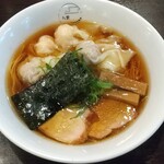 八雲 - 特製ワンタン麺ハーフ黒だし