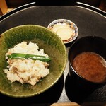 薪鳥新神戸 - 鳥そぼろご飯 + 韮 + 味噌汁
