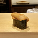 鮨 はしもと - 北海道羅臼町 馬糞ウニ
      御殿場の山葵の風味が馬糞ウニの甘みを際立てています♪