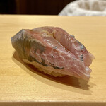 鮨 はしもと - 山口県仙崎 鯵
      身が柔らかでシャリとの相性が抜群です！