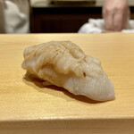 鮨 はしもと - 北海道別海町 ホッキ貝
      今シーズン最後のホッキ貝、豊かな甘みと独特なシャコシャコとした食感で凄く美味しいです。
      次にいただけるのは年末12月、待ちましょうその日まで。