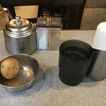 カリーライス専門店エチオピア - 席に着くとジャガイモとお水が提供されます。