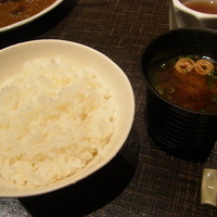 御二九と八さい はちべー - ごはんと赤だし