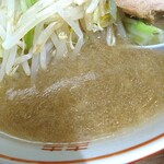 ラーメン二郎 - 見た目は薄いけど