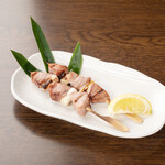 海鮮食堂さかなや - まぐろねぎま串1本　220円