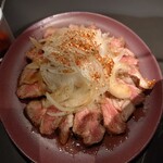 焼肉ホルモン 風土. - ラム肩ロースのタタキ