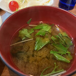 家庭料理居酒屋 よってって - お味噌汁！今日は具が少なめかな？